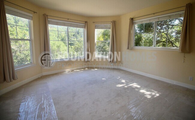 Building Photo - Architecturally Stunning Custom Estate wit...