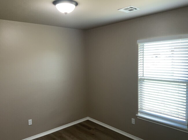 Building Photo - 1308 Penn Ln