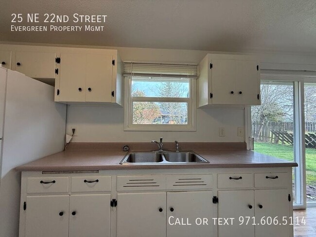 Building Photo - 25 NE 22nd St