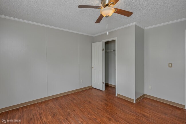 Building Photo - 409 Wildoak Dr