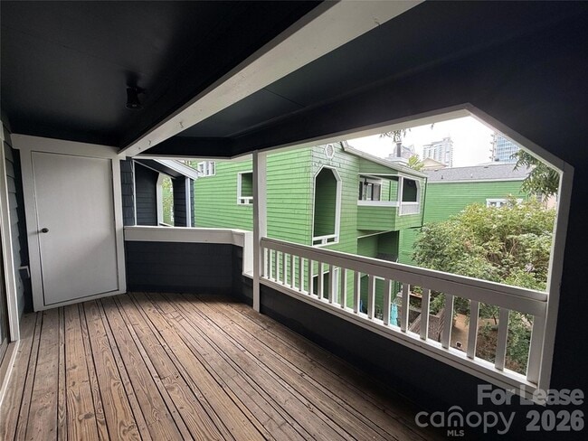 Building Photo - 415 W 8th St