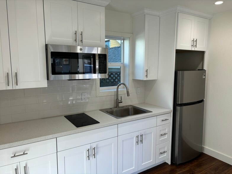 Building Photo - 12 Oak Hill Way