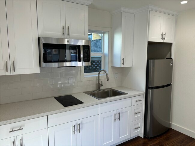 Building Photo - 12 Oak Hill Way