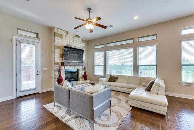 Building Photo - 16404 Aventura Ave