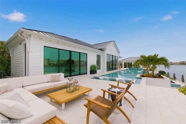 Building Photo - 200 Bahia Point