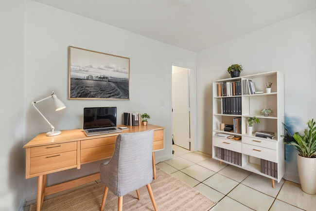 Building Photo - 1394 Harbor View W