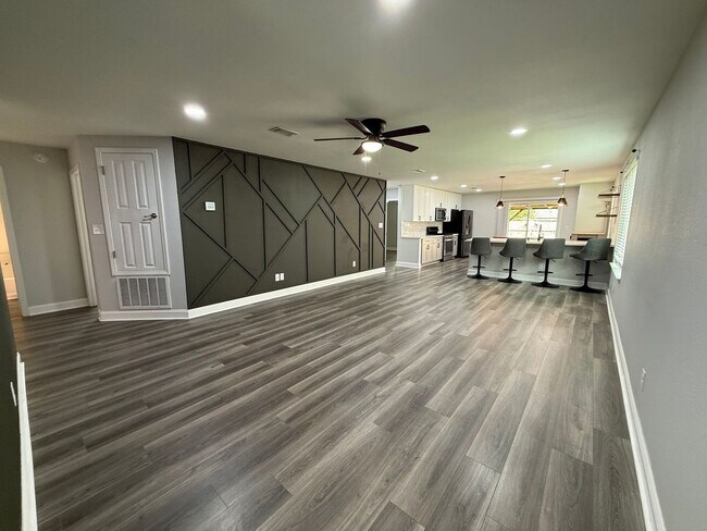 Building Photo - Pensacola - Springdale Forest - 3 bedroom, 2 bathroom