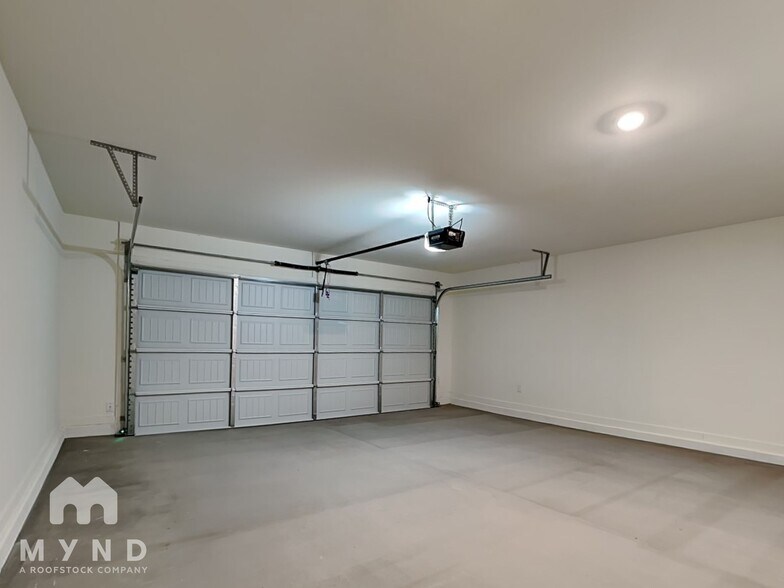 Building Photo - 1131 W 20th St
