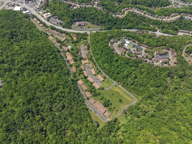 Building Photo - Discover the most affordable home in Belle Forest, located in Nashville's highly coveted 37221 zi...