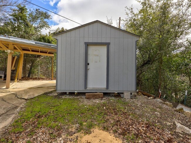 Building Photo - 809 Castle Ridge Rd