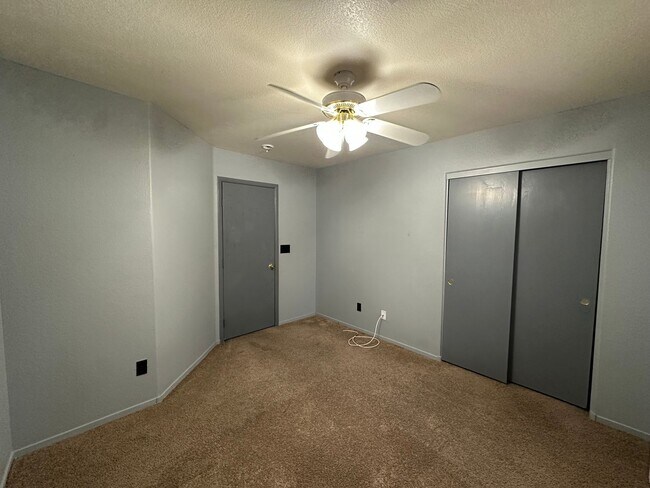Building Photo - 2562 Land Rush Dr