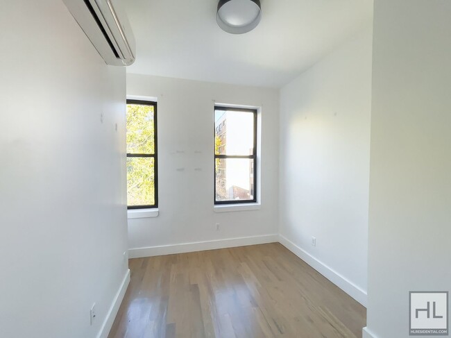 Building Photo - GRAHAM AVENUE / Williamsburg / Spacious 3-...