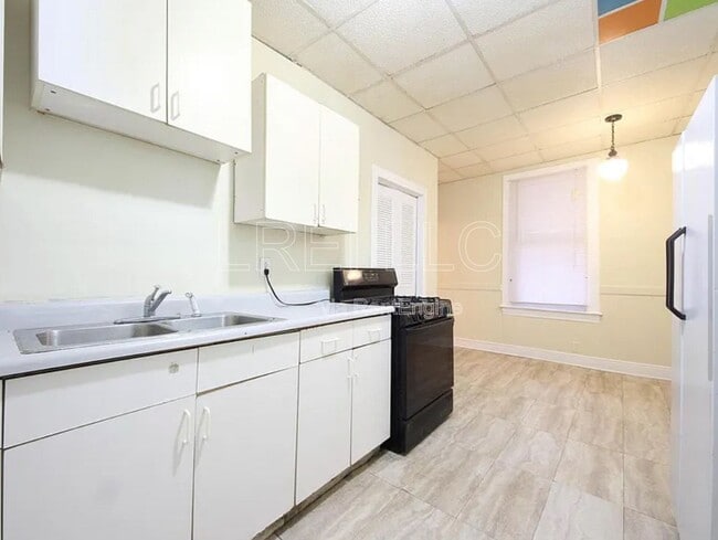 Building Photo - 2723 Elliott Ave