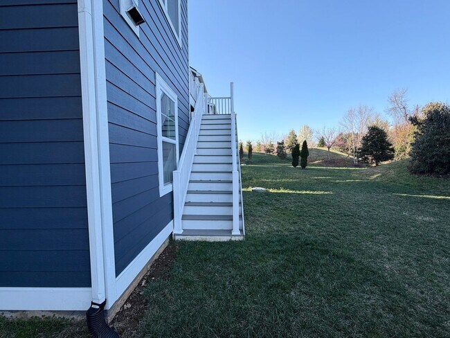 Building Photo - 1078 Delphi Ln