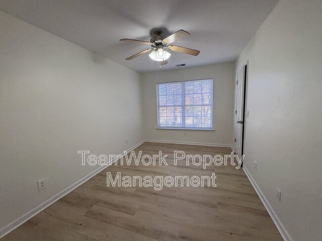 Building Photo - 131 Boone St