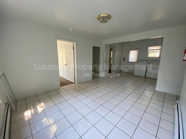 Building Photo - 431 W Vine St