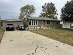 Building Photo - 407 S Clark Ave