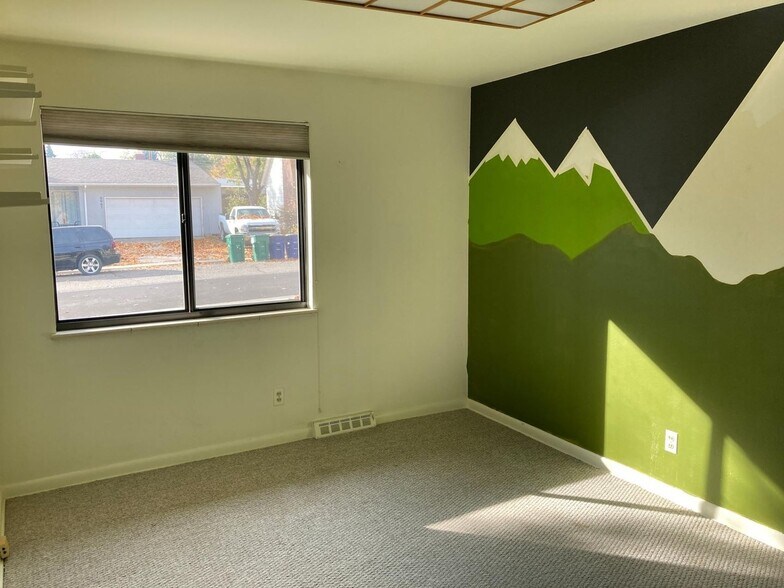 Building Photo - 6068 Vivian Ct