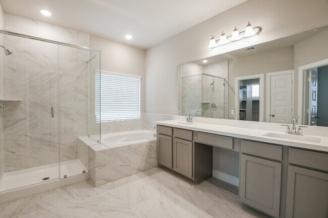 Building Photo - 3112 La Rambla Dr