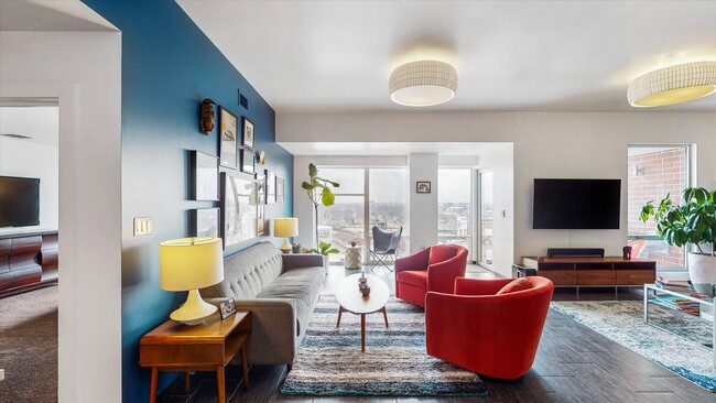 Building Photo - 3,400 SQFT CONDO IN DOWNTOWN CHAMPAIGN W/ ...