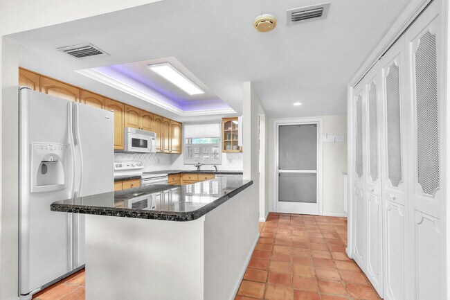 Building Photo - 1025 Sugar Sands Blvd