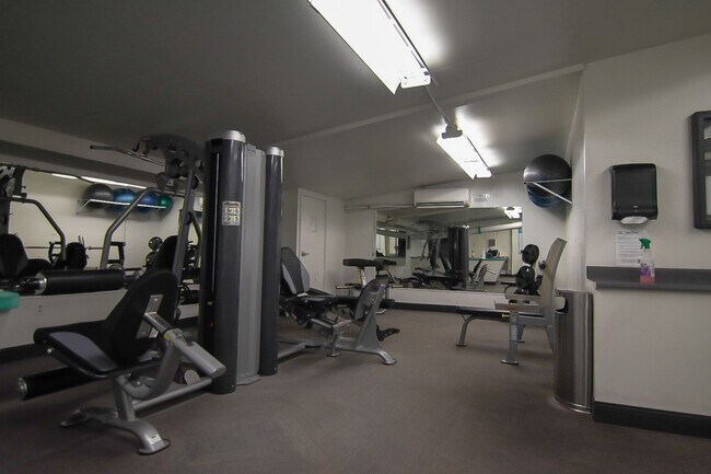 Building Photo - 1BR / 1Bath / 1Pkg - Condo in Kakaako Avai...