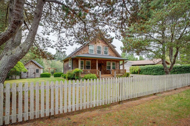 Building Photo - 33431 Douglas Dr