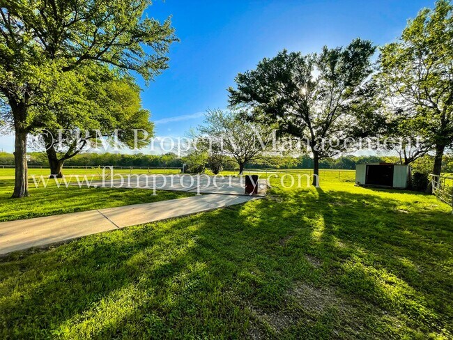 Building Photo - 8217 SE County Rd 1020