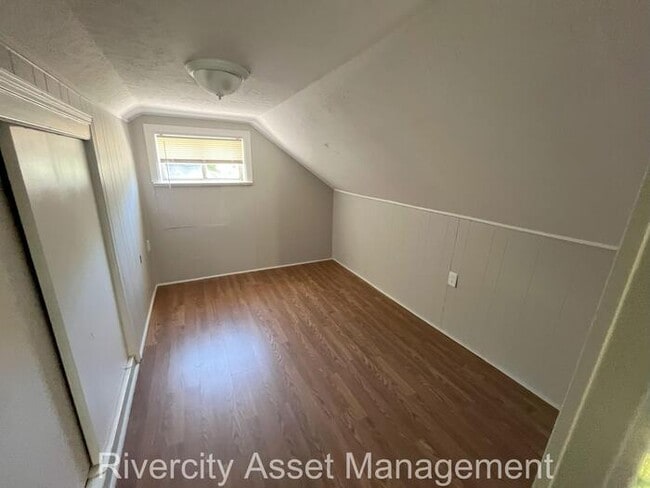 Building Photo - Berclair Beauty with 2 Bonus Bedrooms, Sun...