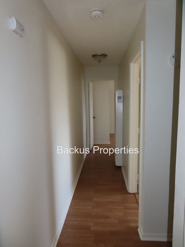 Building Photo - Newly renovated three bedroom duplex in Soledad