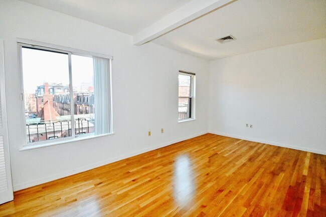 Building Photo - 32 Fairfield St