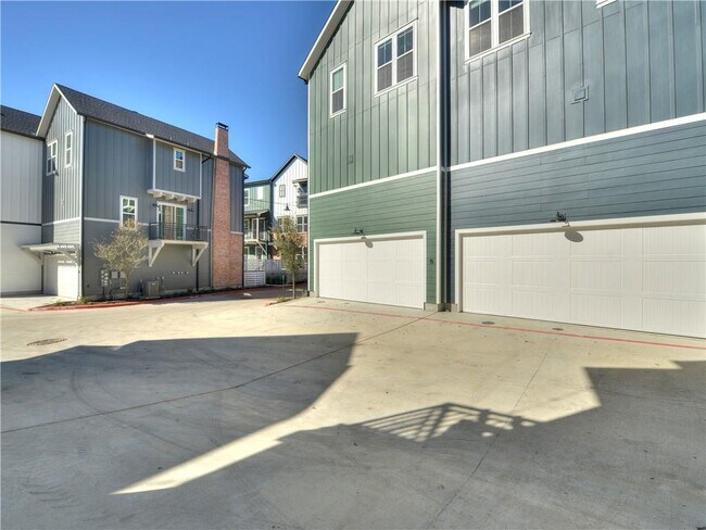 Building Photo - 3809 Valley View Rd