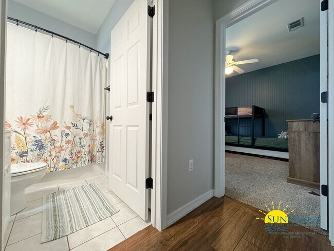 Building Photo - Spacious & Updated 3 Bedroom Home in Niceville-Near Eglin AFB!