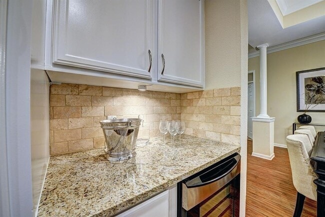 Building Photo - 1901 Post Oak Park Dr