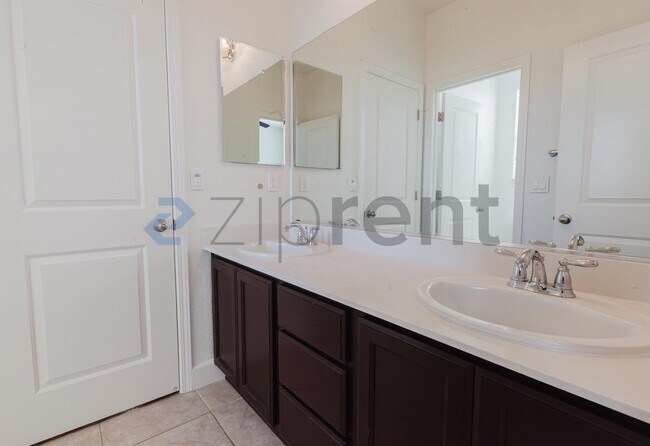 Building Photo - 873 Willow Bridge Dr