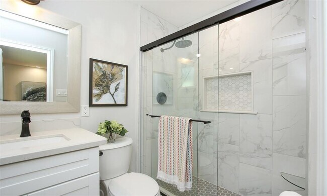 Building Photo - 5923 Dawnridge Dr