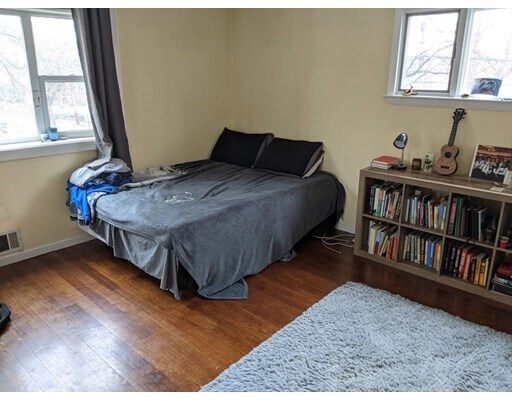 Building Photo - 191 Kenrick St