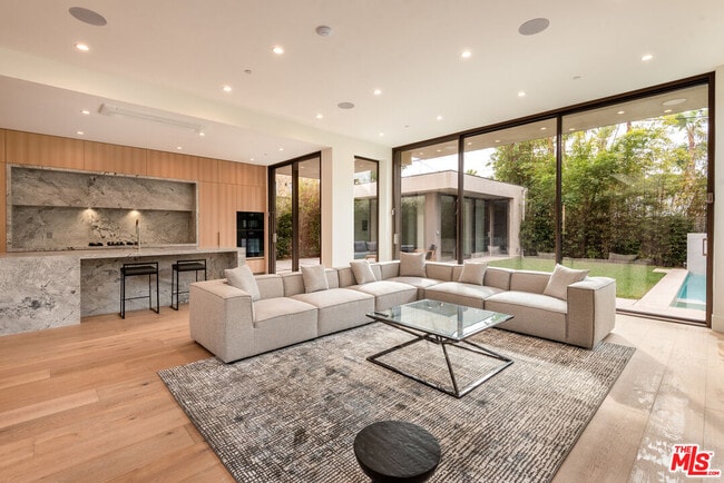 Building Photo - 6132 Maryland Dr