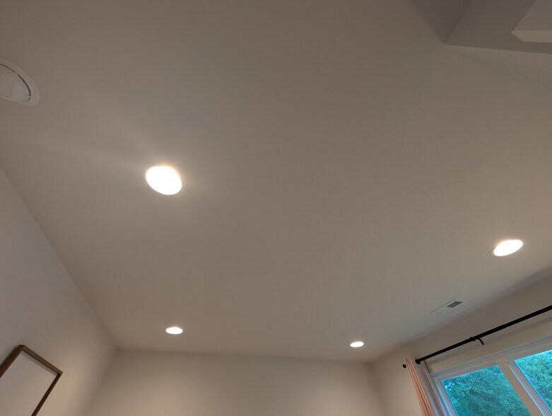 Building Photo - Room in Townhome on Sullins Rd