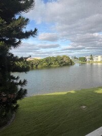 Building Photo - 3062 Ainslie Dr