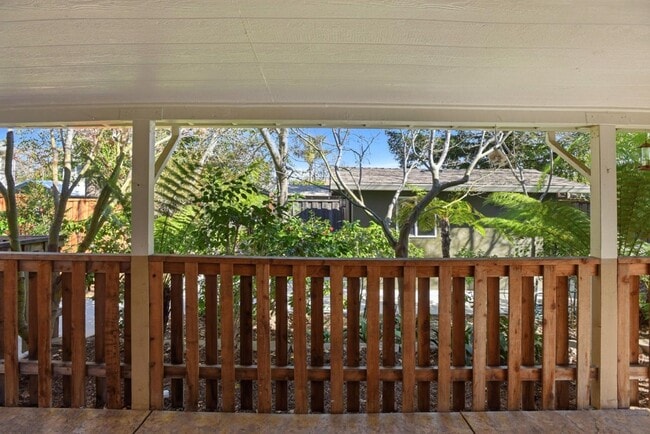 Building Photo - 659 Upton St