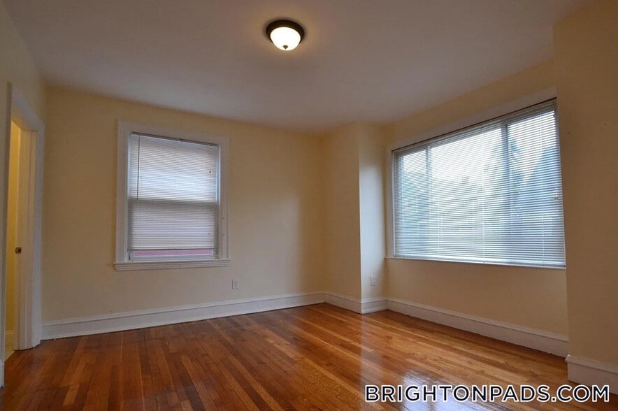 Building Photo - 32 Newcastle Rd