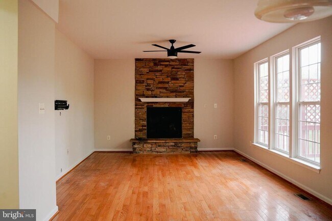 Building Photo - 9013 Melody Dr