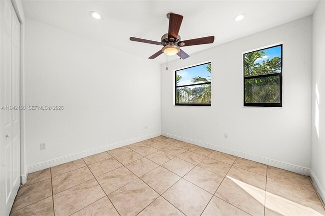 Building Photo - 1730 Thomas St