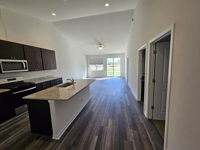 Building Photo - 5 Apollo Ct