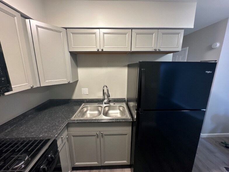 Building Photo - 530 N Union St