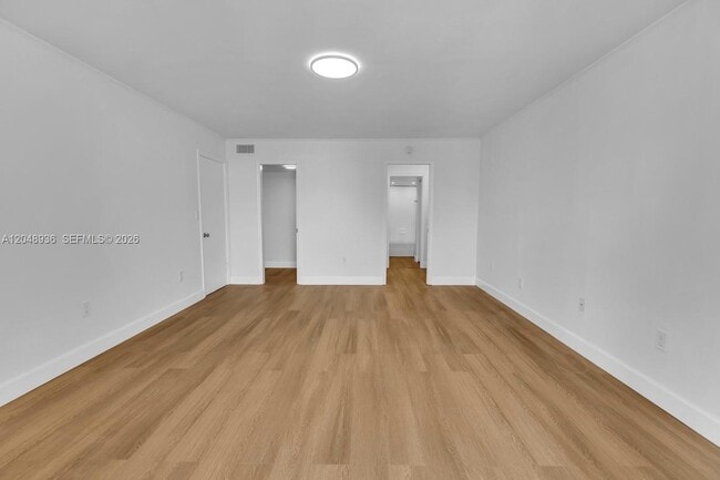 Building Photo - 200 Golden Isles Dr