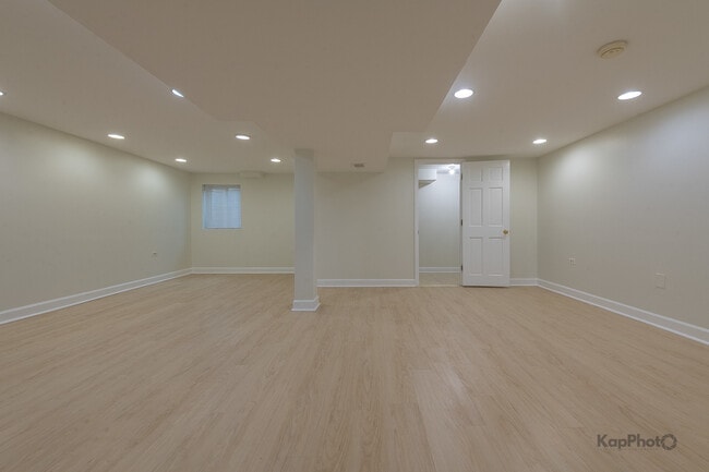 Building Photo - 713 Mariners Point
