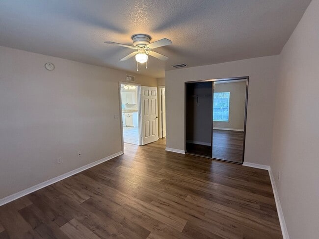 Building Photo - 2 Bedroom/2 Bathroom Apartment