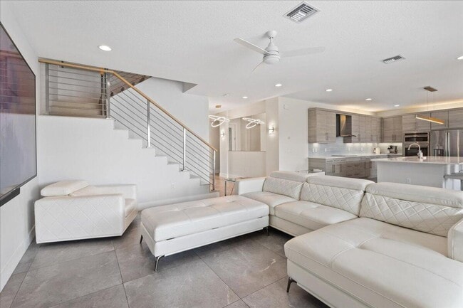 Building Photo - 15377 Green River Ct